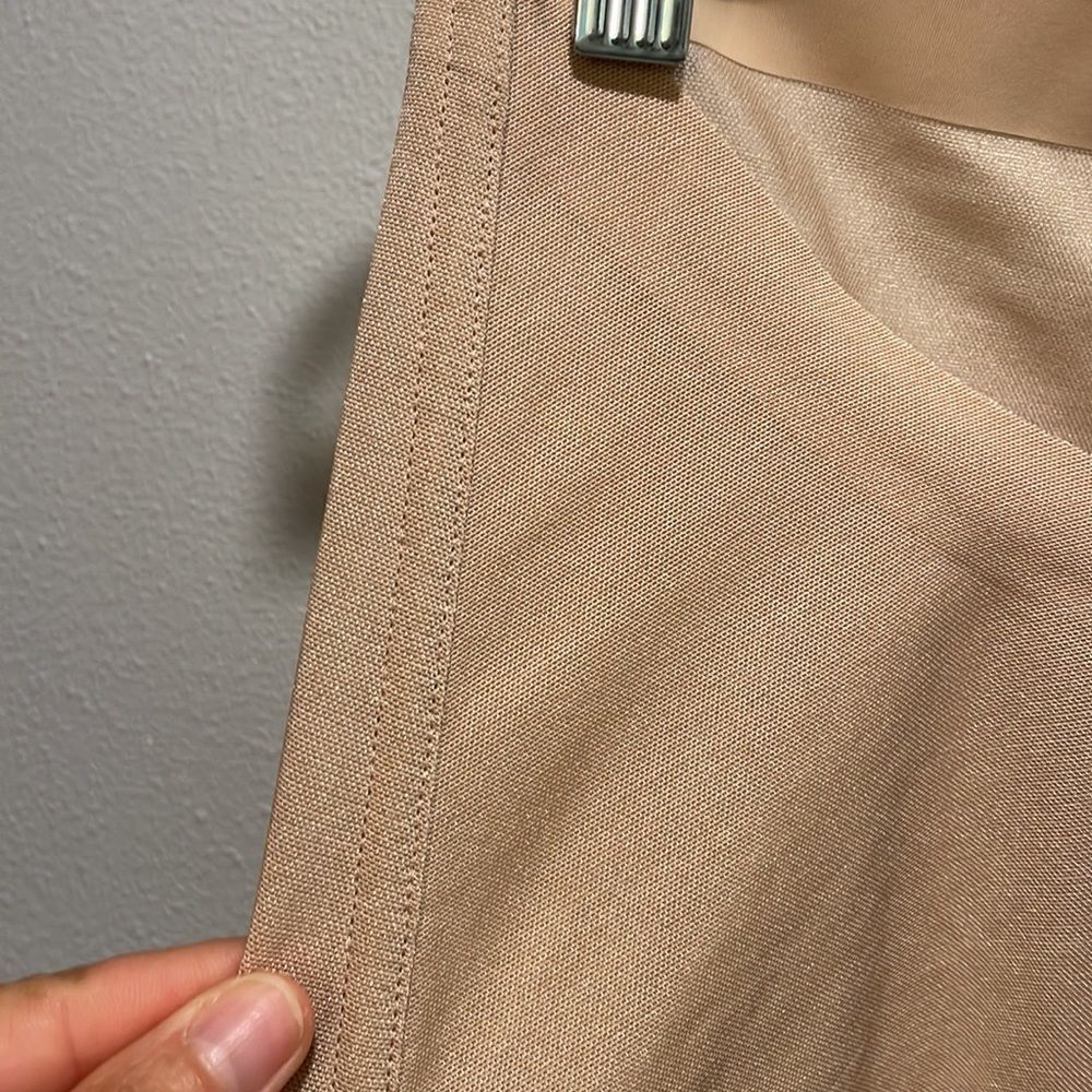 Nwt Skims woman’s sculpt nude shorts - Picture 13 of 14